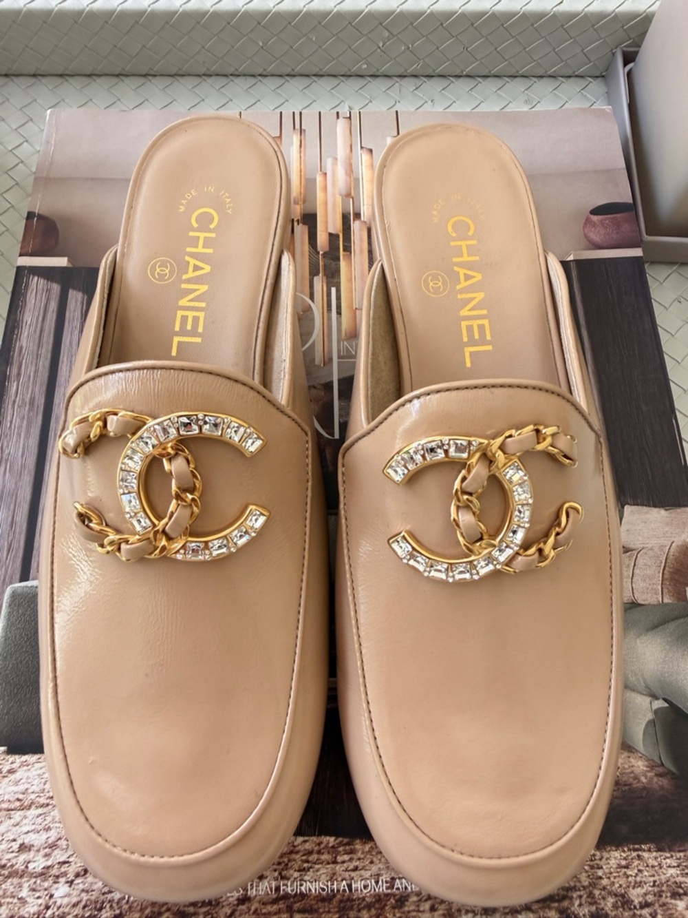 CHANEL GOLD CC LOGO WITH CRYSTALS CHAIN GOLD BEIGE NUDE PATENT LEATHER MULE 36.5 - Picture 8 of 17